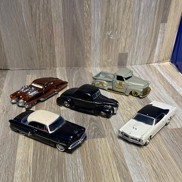 Mattel Other - Classic Die-Cast Car Set - Black, White, Silver, Brown hot wheels assorted